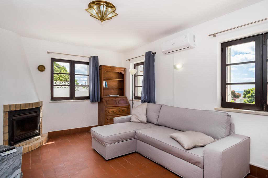 Excellent 3-bedroom villa in Luz with sea views to rent