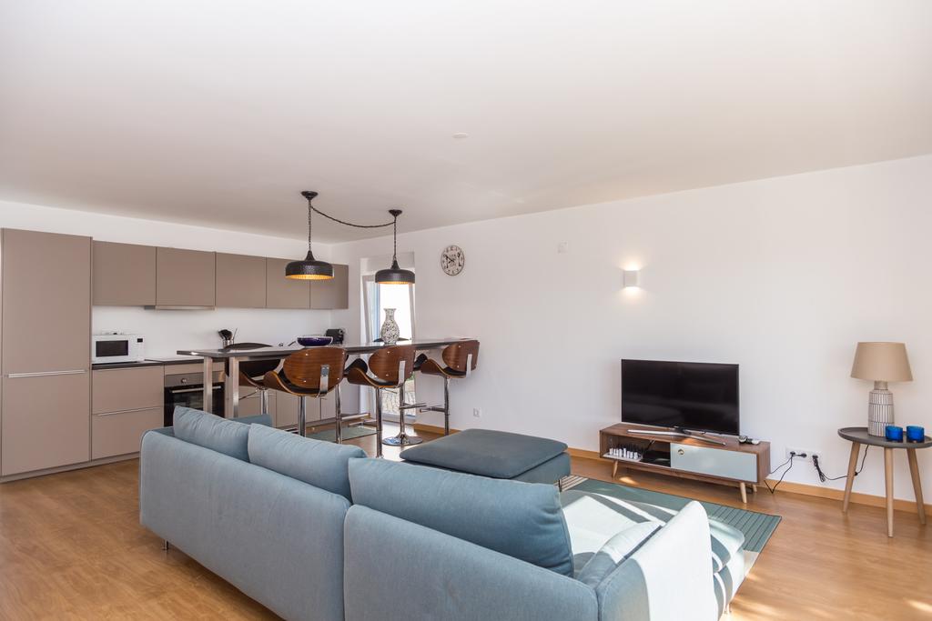 Modern 2-bedroom cottage in Luz to rent