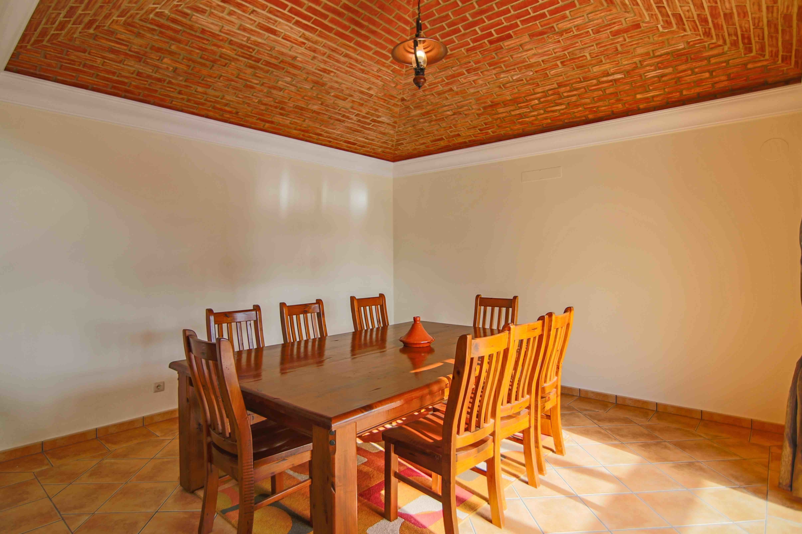 Fantastic 4-bedroom villa in countryside location to rent